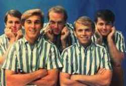 Höre dir das Song The Beach Boys Wouldn't it be nice online aus der Wiedergabeliste Die beliebtesten Songs aus den 60er Jahre kostenlos.