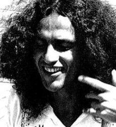 Neben Liedern von Jim Morrison kannst du dir kostenlos online Songs von Caetano Veloso hören.