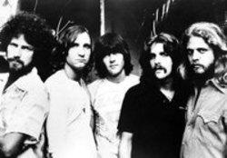 Neben Liedern von Quavo & Takeoff kannst du dir kostenlos online Songs von Eagles hören.