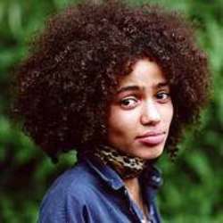 Neben Liedern von Louis Tomlinson kannst du dir kostenlos online Songs von Nneka hören.