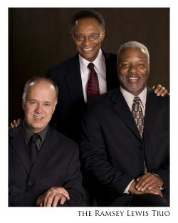 Ramsey Lewis Trio Here comes santa claus kostenlos online hören.