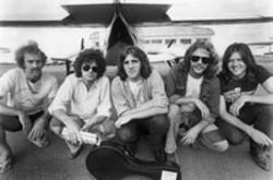 Neben Liedern von Arkona kannst du dir kostenlos online Songs von The Eagles hören.