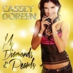Neben Liedern von O.C. kannst du dir kostenlos online Songs von Cassey Doreen hören.