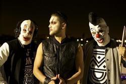 Neben Liedern von Southstar kannst du dir kostenlos online Songs von Mafia Clowns hören.