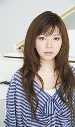 Neben Liedern von Blof kannst du dir kostenlos online Songs von Yui Makino hören.