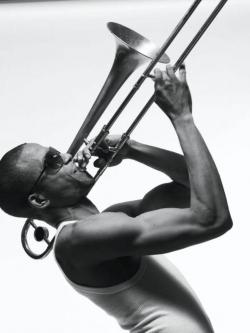Neben Liedern von David C. Williams kannst du dir kostenlos online Songs von Trombone Shorty hören.